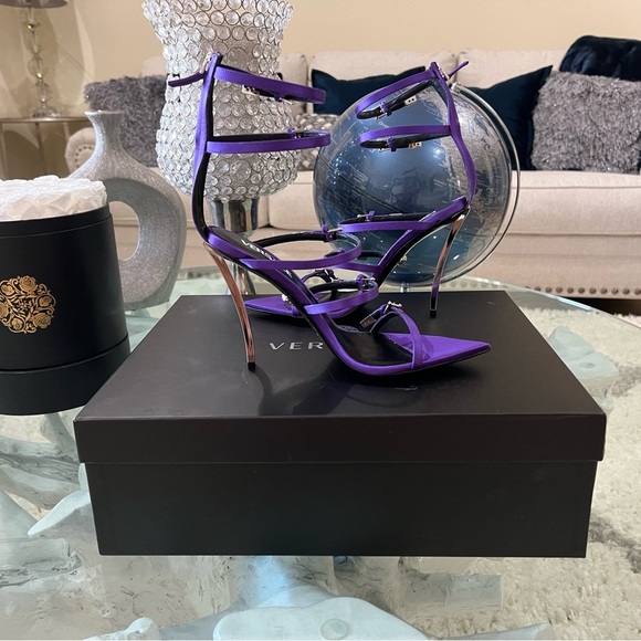 Authentic NIB Versace Pin-Point Leather Sandal Women's - Picture 2 of 15